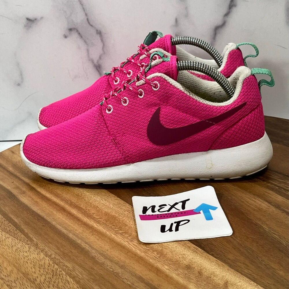 Women’s size 6-Nike Roshe Run Pink White Mesh Low Athletic Lace Up Sneakers